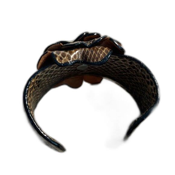 Vintage Python Snakeskin Cuff Braceelet with Rosette - Picture 5 of 5
